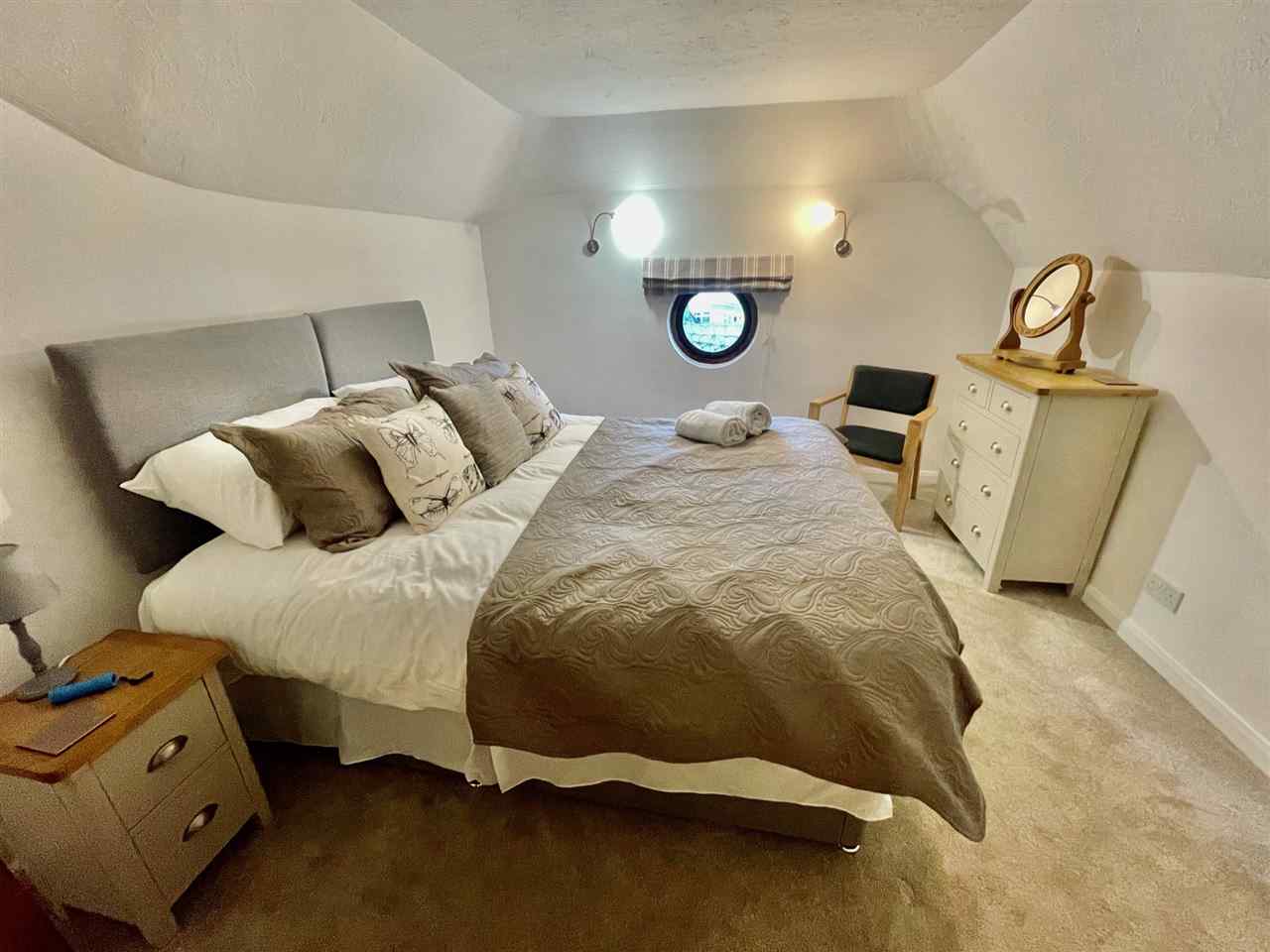 resized-2349823-Attic 2nd floor En-suite bedroom at Galtons.jpg